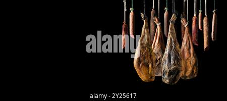 In Scheiben geschnittenen spanischen íberic-Schinken. Spanischer Marmelade und traditionelles Essen. Würstchen und Metzgerprodukte Stockfoto