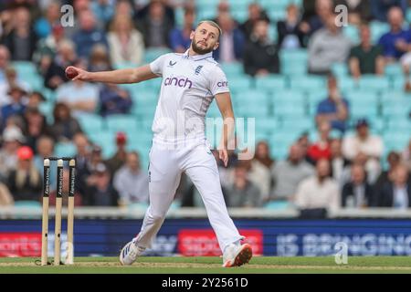 London, Großbritannien. September 2024. Gus Atkinson aus England liefert den Ball während des 3. Rothesay Test Match Day Four England gegen Sri Lanka im Kia Oval, London, Großbritannien, 9. September 2024 (Foto: Mark Cosgrove/News Images) in London, Großbritannien am 9. September 2024. (Foto: Mark Cosgrove/News Images/SIPA USA) Credit: SIPA USA/Alamy Live News Stockfoto