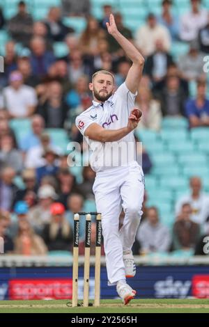 London, Großbritannien. September 2024. Gus Atkinson aus England liefert den Ball während des 3. Rothesay Test Match Day Four England gegen Sri Lanka im Kia Oval, London, Großbritannien, 9. September 2024 (Foto: Mark Cosgrove/News Images) in London, Großbritannien am 9. September 2024. (Foto: Mark Cosgrove/News Images/SIPA USA) Credit: SIPA USA/Alamy Live News Stockfoto