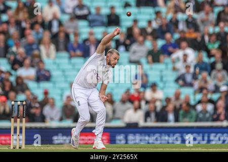 London, Großbritannien. September 2024. Gus Atkinson aus England liefert den Ball während des 3. Rothesay Test Match Day Four England gegen Sri Lanka im Kia Oval, London, Großbritannien, 9. September 2024 (Foto: Mark Cosgrove/News Images) in London, Großbritannien am 9. September 2024. (Foto: Mark Cosgrove/News Images/SIPA USA) Credit: SIPA USA/Alamy Live News Stockfoto