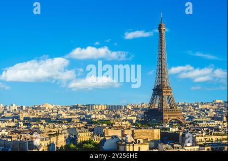 Eiffelturm, ein schmiedeeiserner Gitterturm auf dem Champ de Mars in Paris, Frankreich Stockfoto