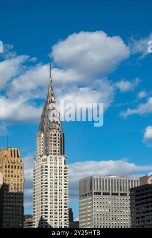 Blick auf die Skyline von Manhattan Midtown von einer luxuriösen Dachterrasse im historischen Murray Hill mit Blick nach Norden, 2024, New York City, USA Stockfoto