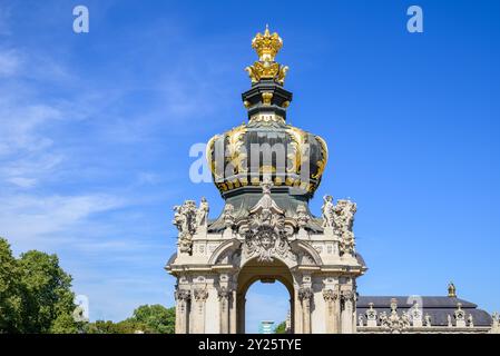 Das Krontor des Zwinger Schlosses mit Gärten, eines der bedeutendsten Bauwerke des Barocks in Dresden am 8. September 20 Stockfoto