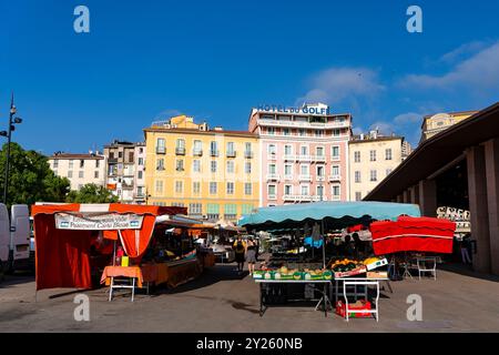 Marché Central d'Ajaccio, Korsika, Marktgebäude in Ajaccio, Korsika. Entworfen von Bernard Desmoulin, ORMA Architettura. Stockfoto