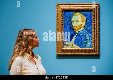 London, Großbritannien. September 2024. Selbstporträt, 1889 - Van Gogh: Dichter und Liebhaber in der National Gallery. Es ist ihre erste Ausstellung, die Vincent van Gogh gewidmet ist, die auch die erste überhaupt sein wird, die sich auf die fantasievollen Veränderungen des Künstlers konzentriert. Es umfasst über 50 Werke mit Leihgaben aus Museen und privaten Sammlungen weltweit und läuft vom 14. September 2024 bis zum 19. Januar 2025. Guy Bell/Alamy Live News Stockfoto