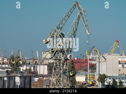 Danzig, Woiwodschaft Pommern, Polen, 07. september 2024, Hafenkrane der Danziger Werft Stockfoto