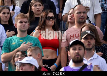 Kiew, Ukraine. September 2024. Kiew, Ukraine 01. September 2024 Dynamo-Fans 5. Runde des Spiels der ukrainischen Premier League VBET zwischen Dynamo Kiew - LNZ Cherkasy (KUBANOV PAVLO UKR/SPP) Credit: SPP Sport Press Photo. /Alamy Live News Stockfoto