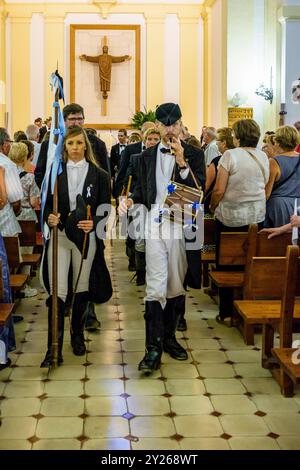 Käfermesse, Ritter in religiösen Feierlichkeiten, Pfarrkirche Sant Lluís, Menorca, Balearen, Spanien. Stockfoto