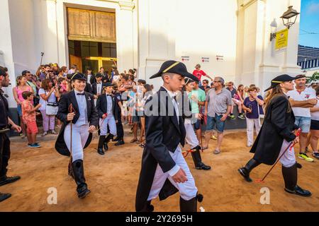 Käfermesse, Ritter in religiösen Feierlichkeiten, Pfarrkirche Sant Lluís, Menorca, Balearen, Spanien. Stockfoto