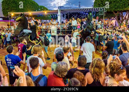 Traditioneller Pferdetanz „Jaleo“ aus dem 14. Jahrhundert, Festlichkeiten von Sant Lluís, Dorf Sant Lluís, Menorca, Balearen, Spanien. Stockfoto