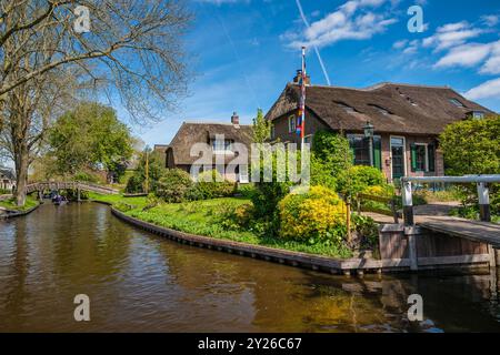 Giethoorn Niederlande, City Skyline am Kanal und traditionelles Haus im Dorf Giethoorn Stockfoto