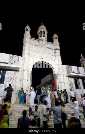 Der Eingang zur Haji Ali Dargah Moschee, Mumbai, Indien. Stockfoto