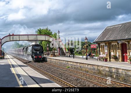 Die historische „Spam Can“ Tangmere Dampflokomotive Nummer 34067, die 1947 in Brighton gebaut wurde und nach der RAF-Basis Sussex benannt wurde und über 500.000 m überragte Stockfoto