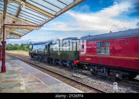 Die historische „Spam Can“ Tangmere Dampflokomotive Nummer 34067, die 1947 in Brighton gebaut wurde und nach der RAF-Basis Sussex benannt wurde und über 500.000 m überragte Stockfoto