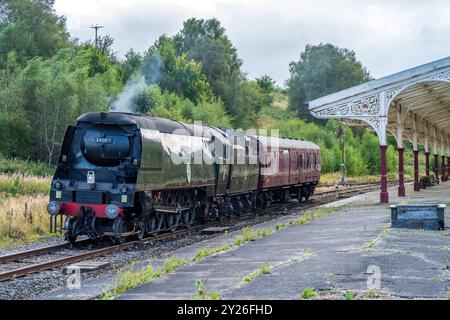 Die historische „Spam Can“ Tangmere Dampflokomotive Nummer 34067, die 1947 in Brighton gebaut wurde und nach der RAF-Basis Sussex benannt wurde und über 500.000 m überragte Stockfoto