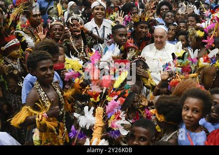 **NO LIBRI** Papua-Neuguinea, Port Moresby, 2024/9/7. Papst Franziskus während seines Besuchs an der Caritas Technical Secondary School in Port Moresby, Papua-Neuguinea Foto von VATIKANISCHEN MEDIEN / Katholisches Pressefoto Stockfoto