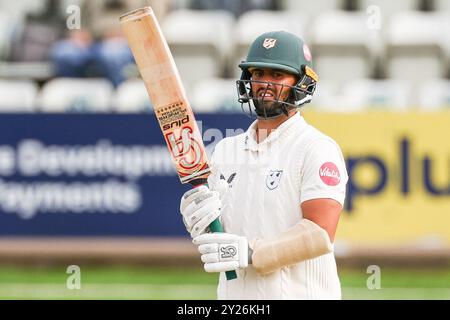 Aufgenommen in Worcester, Großbritannien am 09. September 2024 im Worcestershire County Cricket Club, New Road, Worcester abgebildet ist Platz 15, Brett D'Oliveira aus Worcestershire vor seiner Entlassung für 76, Bowling von #35, will Rhodes aus Warwickshire & gefangen von #17, Rob Yates während des Vitality County Championship Matches 2024 zwischen Worcestershire CCC und Warwickshire CCC das Bild ist nur für redaktionelle Zwecke – Verleihung über Algetamy Live News Stockfoto