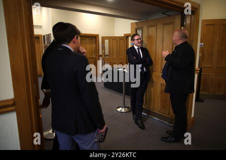 Bolton, Großbritannien. September 2024. Image © lizenziert für Parsons Media. 07/09/2024. Bolton, Vereinigtes Königreich. Tom Tugendhat besucht die Northern Conservative Hustings. The Last Drop Village. Tom Tugendhat Abgeordneter nimmt an den Northern Conservative Hustings Teil, die im Last Drop Hotel in Bolton, Greater Manchester, veranstaltet werden. Foto von Ryan Jenkinson/Parsons Media Credit: andrew parsons/Alamy Live News Stockfoto