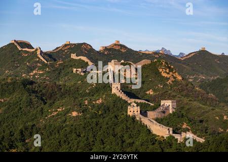 Chengde, China. September 2024. Blick auf die Chinesische Mauer von Jinshanling in Chengde, China, am 4. August 2015. (Foto: Costfoto/NurPhoto) Credit: NurPhoto SRL/Alamy Live News Stockfoto