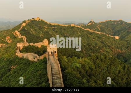 Chengde, China. September 2024. Blick auf die Chinesische Mauer von Jinshanling in Chengde, China, am 4. August 2015. (Foto: Costfoto/NurPhoto) Credit: NurPhoto SRL/Alamy Live News Stockfoto