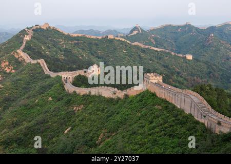 Chengde, China. September 2024. Blick auf die Chinesische Mauer von Jinshanling in Chengde, China, am 4. August 2015. (Foto: Costfoto/NurPhoto) Credit: NurPhoto SRL/Alamy Live News Stockfoto