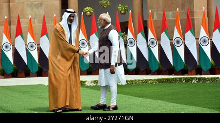 Neu-Delhi, Indien. September 2024. Der Kronprinz von Abu Dhabi SCHEICH KHALED BIN MOHAMED BIN ZAYED Al NAHYAN und der indische Premierminister NARENDRA MODI während ihres Treffens im Hyderabad-Haus. (Kreditbild: © Ravi Batra/ZUMA Press Wire) NUR REDAKTIONELLE VERWENDUNG! Nicht für kommerzielle ZWECKE! Stockfoto