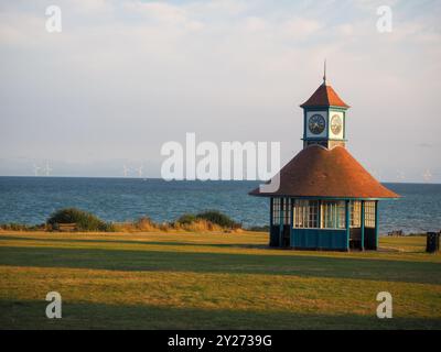 Herbstliches Abendlicht in einem Pavillon, Frinton on Sea Stockfoto