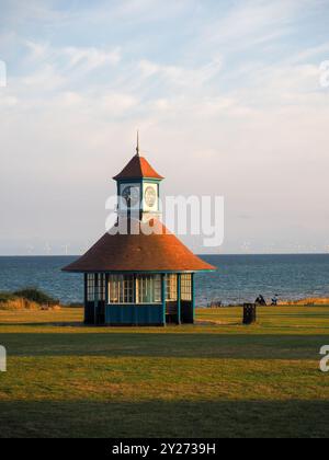 Herbstliches Abendlicht in einem Pavillon, Frinton on Sea Stockfoto