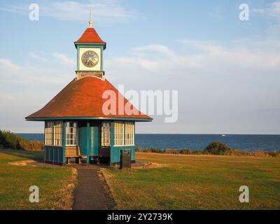 Herbstliches Abendlicht in einem Pavillon, Frinton on Sea Stockfoto