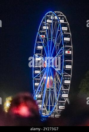 Entertainment Musik, Lollapalooza Berlin 2024 07.09.2024, xdanx, Entertainment Musik, Lollapalooza Berlin 2024, v.l. das Riesenrad bei Nacht auf dem Lollapalooza. Berlin Olympiastadion Berlin Deutschland DE *** Unterhaltungsmusik, Lollapalooza Berlin 2024 07 09 2024, xdanx, Unterhaltungsmusik, Lollapalooza Berlin 2024, V l das Riesenrad bei Nacht im Lollapalooza Berlin Olympiastadion Berlin Deutschland DE Copyright: XDanielxLakomskix Stockfoto