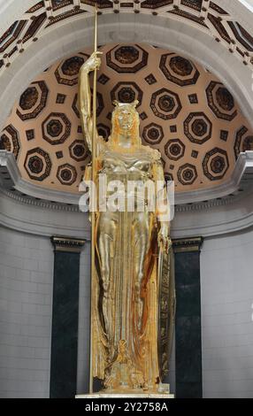 690 Estatua de la Republica, 15 m hoch auf einem 2,5 m Sockel, mit 24 Karat Blattgold bedeckte Statue der Republik innerhalb des Kapitols. Havanna-Kuba. Stockfoto