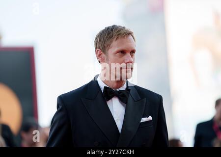 VENEDIG, ITALIEN – 07. SEPTEMBER: Alexander Skarsgård nimmt an der Abschlusszeremonie des roten Teppichs während des 81. Internationalen Filmfestivals von Venedig in Palazz Teil Stockfoto