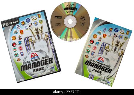 EA Sports die F.A. Premier League Manager 2002 PC-CD-ROM mit CD und Bedienungsanleitung entfernt, isoliert auf weißem Hintergrund Stockfoto