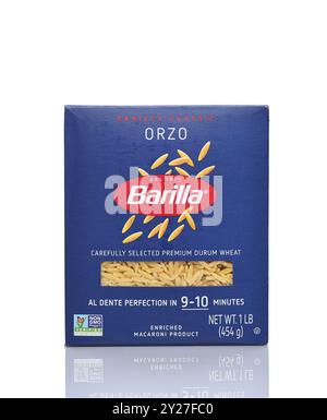 IRVINE, KALIFORNIEN - 6. SEPTEMBER 2024: Eine Schachtel Barilla Orzo Pasta aus Hartweizen. Stockfoto