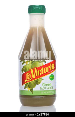 IRVINE, KALIFORNIEN - 6. SEPTEMBER 2024: Eine Flasche La Victoria Mild Green Taco Sauce Stockfoto