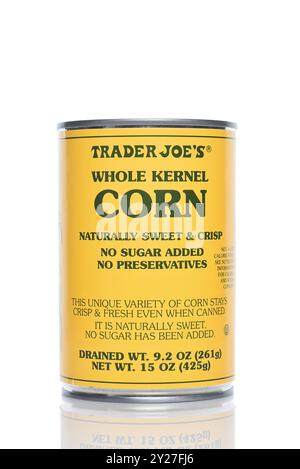 IRVINE, KALIFORNIEN - 6. SEPTEMBER 2024: Eine Dose von Trader Joes Whole Kernel Corn. Stockfoto