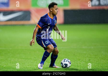 Venlo, Niederlande. September 2024. VENLO, NIEDERLANDE - 9. SEPTEMBER: Millionen Manhoef der Niederlande U23 dribbelt während des Qualifikationsspiels der UEFA U23-Europameisterschaft zwischen den Niederlanden U23 und Georgien U23 im Stadion de Koel am 9. September 2024 in Venlo, Niederlande. (Foto: Broer van den Boom/Orange Pictures) Credit: Orange Pics BV/Alamy Live News Stockfoto