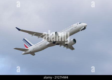 Air France Airbus a220 startet vom Flughafen Helsinki in Finnland Stockfoto