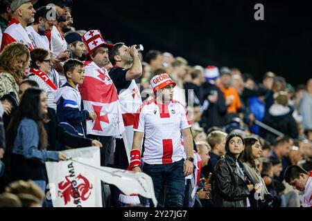 Venlo, Niederlande. September 2024. VENLO, NIEDERLANDE - 9. SEPTEMBER: Fans der Georgia U23 sehen sich beim Qualifikationsspiel der U23-Europameisterschaft zwischen den Niederlanden U23 und Georgia U23 im Stadion de Koel am 9. September 2024 in Venlo, Niederlande, an. (Foto: Broer van den Boom/Orange Pictures) Credit: Orange Pics BV/Alamy Live News Stockfoto