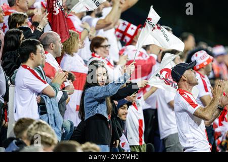 Venlo, Niederlande. September 2024. VENLO, NIEDERLANDE - 9. SEPTEMBER: Fans der Georgia U23 während des Qualifikationsspiels der U23-Europameisterschaft zwischen den Niederlanden U23 und Georgia U23 im Stadion de Koel am 9. September 2024 in Venlo, Niederlande. (Foto: Broer van den Boom/Orange Pictures) Credit: Orange Pics BV/Alamy Live News Stockfoto