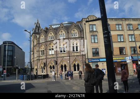 Wetherspoon The Great Western Pub, Travelodge Hotel und Walkabout Bar an der St Mary Street. Cardiff, Wales, Vereinigtes Königreich. Juli 2024. Stockfoto