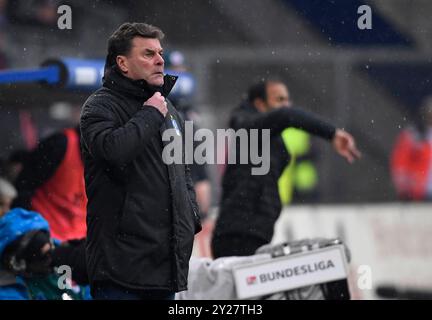 ARCHIVFOTO: Dieter HECKING wird am 12. September 2024 60 Jahre alt, Trainer Dieter HECKING (HH), Geste, Geste, Fußball 2. Bundesliga, 23.Spieltag, Spieltag23, HSV Hamburg Hamburg (HH) - FC St. Pauli Hamburg Hamburg (Pauli) 0:2, am 22. Februar 2020 in Hamburg/Deutschland. DFL-VORSCHRIFTEN PROHIBT JEDE VERWENDUNG VON FOTOS ALS BILDSEQUENZEN UND/ODER QUASI-VIDEO. Ã? Â Stockfoto