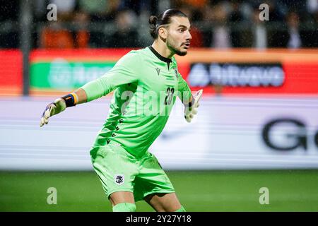 Venlo, Niederlande. September 2024. VENLO, NIEDERLANDE - 9. SEPTEMBER: Torhüter Luka Kharatishvili von Georgien U23 versucht, beim Qualifikationsspiel der U23-Europameisterschaft zwischen den Niederlanden U23 und Georgien U23 im Stadion de Koel am 9. September 2024 in Venlo, Niederlande, zu sparen. (Foto: Broer van den Boom/Orange Pictures) Credit: Orange Pics BV/Alamy Live News Stockfoto