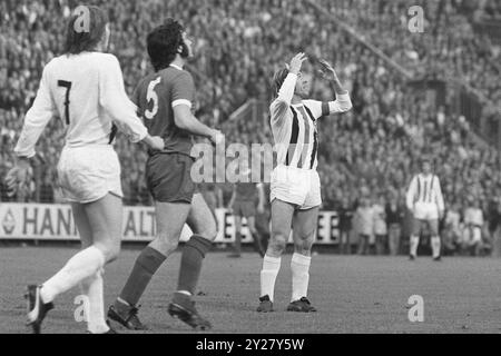 ARCHIVFOTO: Guenter NETZER wird am 14. September 2024, dem UEFA-Cup-Finale B, 80 Jahre alt Borussia Monchengladbach - FC Liverpool 2-0 23.5.1973 BILD 12 Guenther NETZER bei einer Niederlage Â Stockfoto