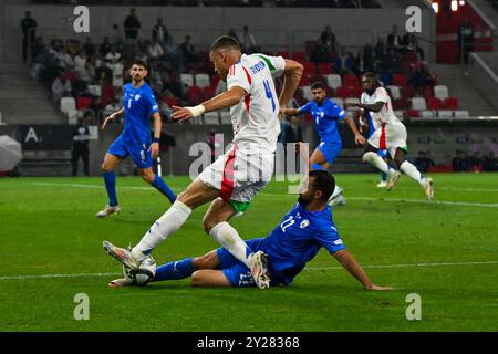 Alessandro Buongiorno (Italien) im Kampf gegen Denny Gropper (Israel) während des Spiels der UEFA Nations League zwischen Italien und Israele am 9. September 2024 in der Bozsik Arena in Budapest Stockfoto