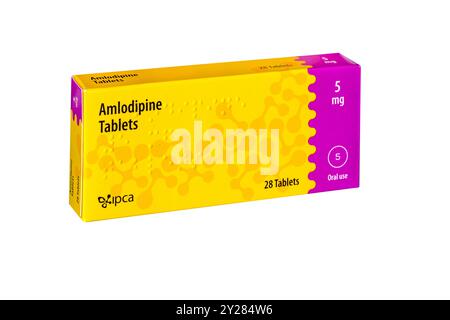 Eine Schachtel mit 28 5-mg-Amlodipin-Blutdrucktabletten. Stockfoto