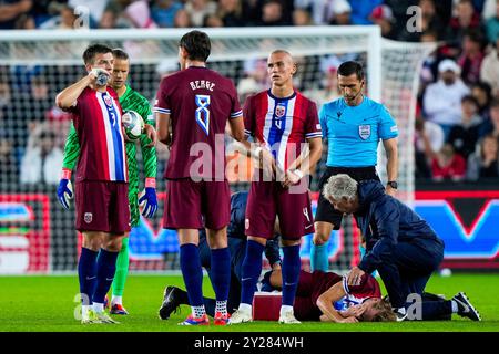 Oslo 20240909. Martin Odegaard ist nach einem Überschritt beim Nationalliga-Fußballspiel zwischen Norwegen und Österreich im Ullevaal-Stadion untergegangen. Foto: Fredrik Varfjell / NTB Stockfoto