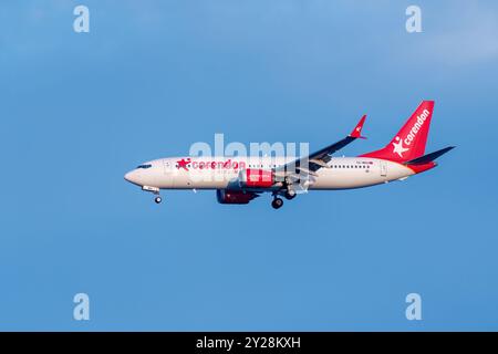 Türkei - Antalya 09.09.2024: Passagierflugzeug der Corendon Airlines landet am Flughafen Antalya. Stockfoto