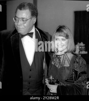 FOTOS: James Earl Jones (1931–2024). James Earl Jones und Ehefrau Cecilia Hart 1978 Foto: Adam Scull/PHOTOlink/MediaPunch Credit: MediaPunch Inc/Alamy Live News Stockfoto