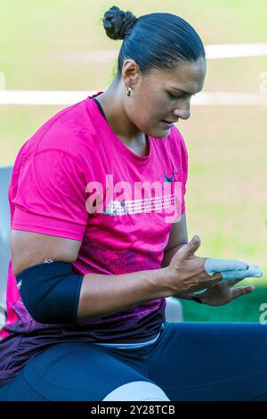 Valerie Adams ist ein neuseeländischer Kugelputter, vierfacher Weltmeister, vierfacher Hallenweltmeister, zweifacher Olympiasieger, dreifacher Commonwealth Games-Champion und zweifacher IAAF Continental Cup-Sieger bei einem Wettkampf in Auckland, Neuseeland Stockfoto